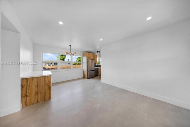 Building Photo - 5195 NE 18th Ave