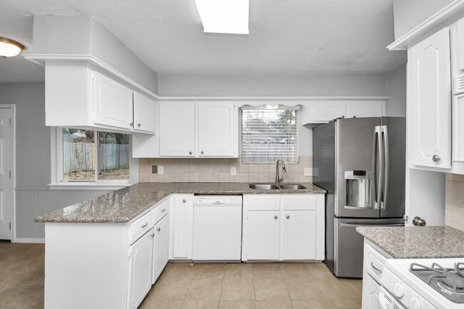 Building Photo - 24118 Spring Gum Dr