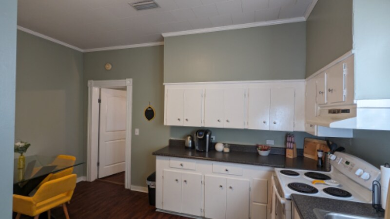Building Photo - 208 S Trammell St