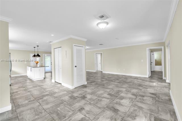 Building Photo - 1090 NE 81st St