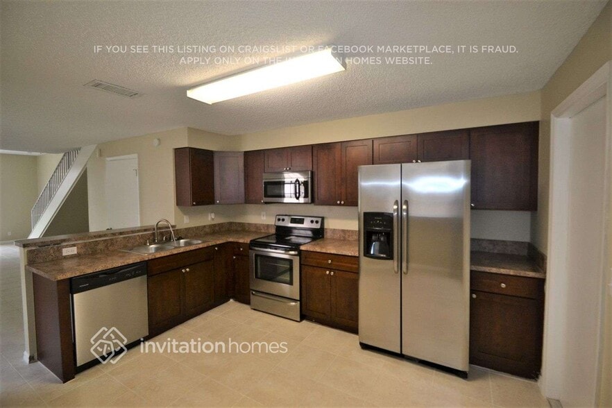 Building Photo - 1136 Sorrento Dr