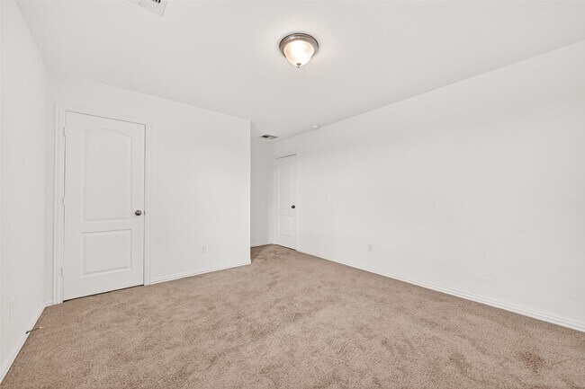 Building Photo - 8114 Royal Palm Ct