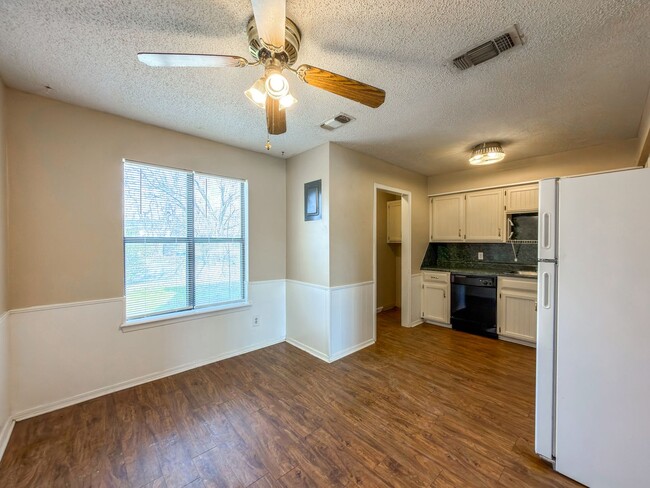 Building Photo - 8510 Harvard Dr