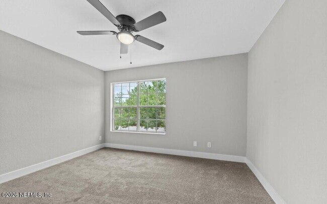 Building Photo - 13700 Richmond Park Dr N