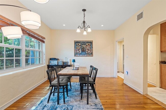 Building Photo - 46 Montilla Ave