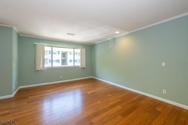 Building Photo - 50 W Lindsley Rd