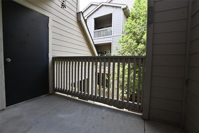 Building Photo - Beautifully Updated 2-Bedroom, 1-Bath Condo!