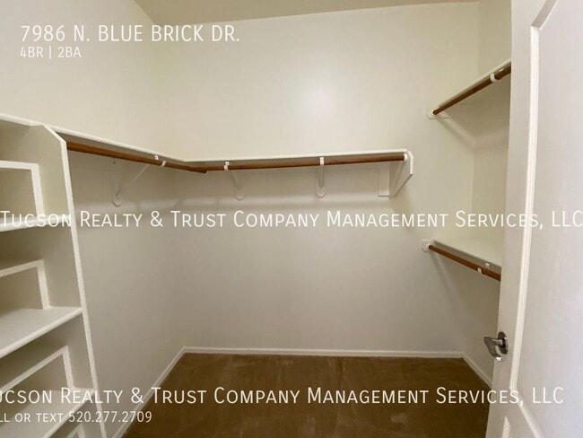 Building Photo - 7986 N Blue Brick Dr