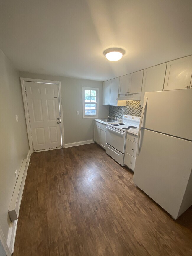 Building Photo - 2205 Russelldale Ave