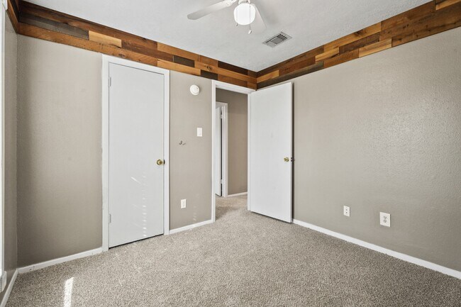 Building Photo - 3877 Pecan Cir