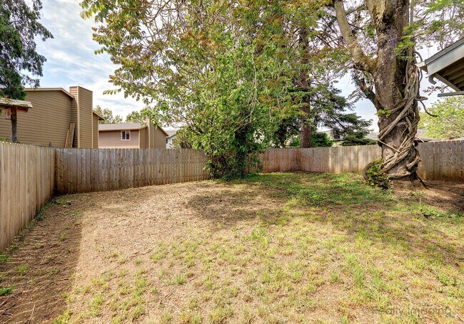 Building Photo - 6015-6017 SE 99th Ave