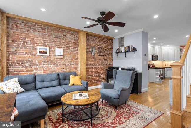 Building Photo - 1417 1st St NW