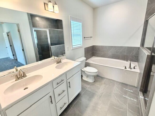 Building Photo - Now Leasing a 4-bedroom 3 bath home in Oakland, TN