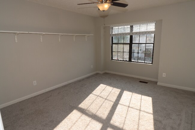 Building Photo - 8176 Rochester Way