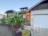 Building Photo - Gorgeous Oasis With Breathtaking Views