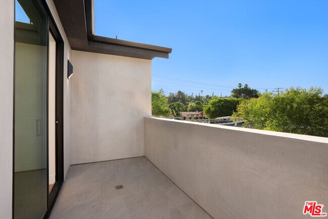 Building Photo - 5660 Winnetka Ave