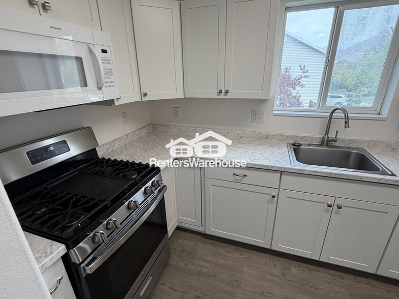 Building Photo - 1442 W 730 S St