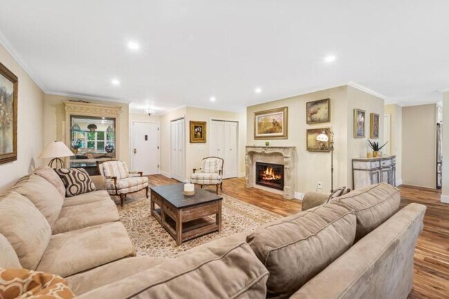 Building Photo - 2 bedroom in Bellevue WA 98004