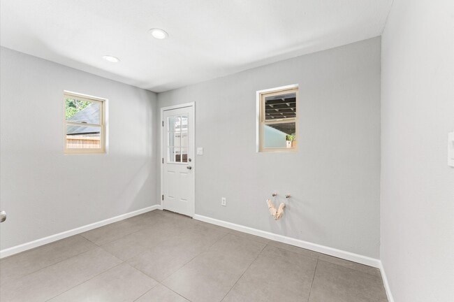 Building Photo - 10714 Deerwood Rd