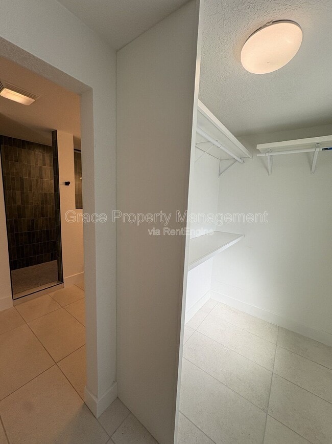 Building Photo - 2900 Pontiac St