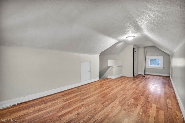 Building Photo - 960 Whittier Ave
