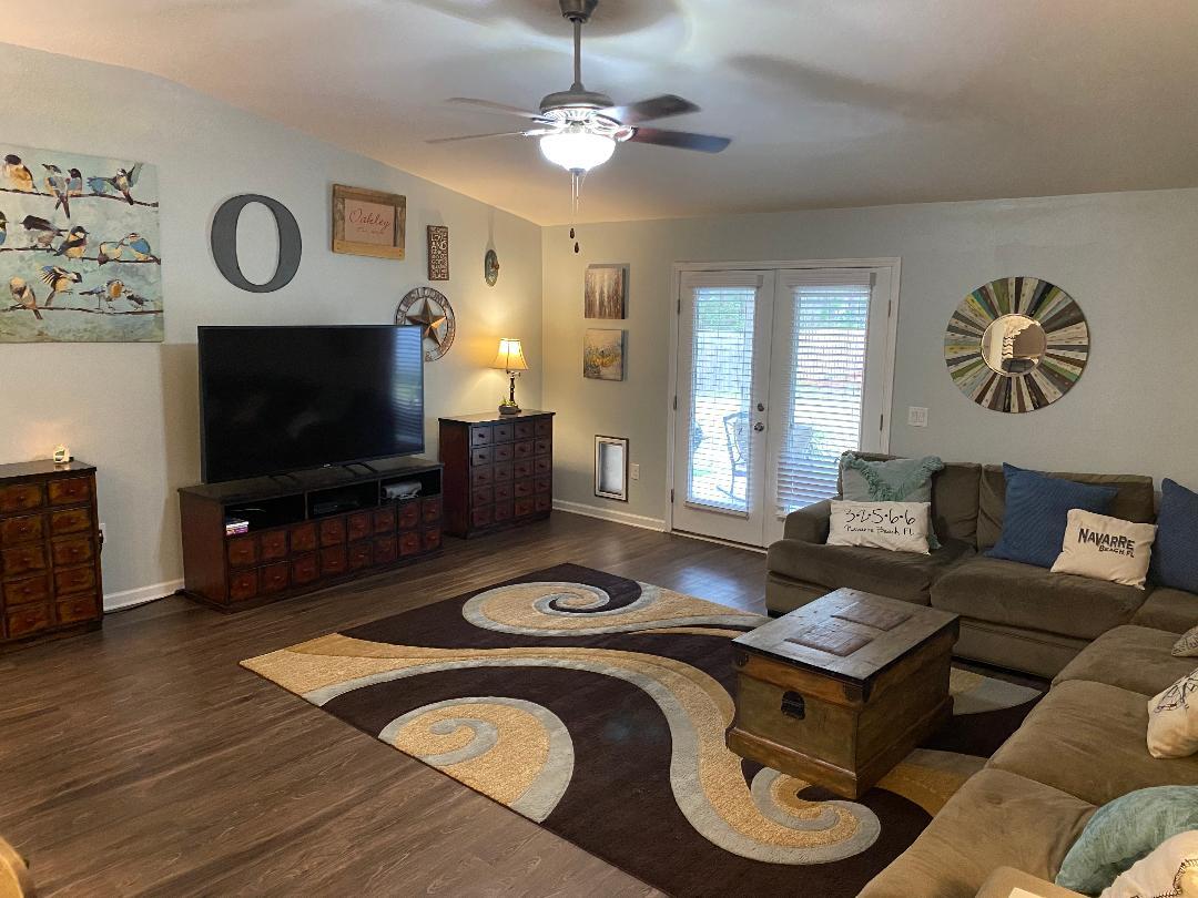 Living room - 9009 Quail Roost Dr