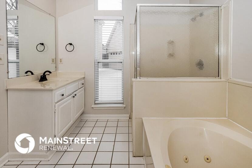 Building Photo - 7897 Bentwood Cir