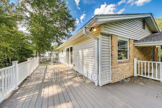 Building Photo - 5406 Parkvale Terrace