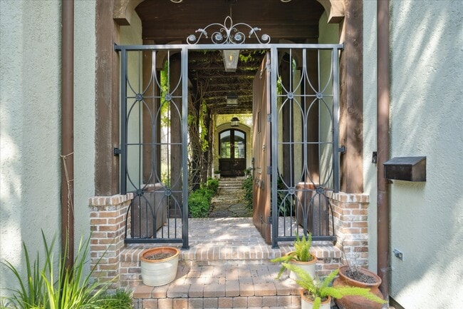 Building Photo - 4800 Palm St