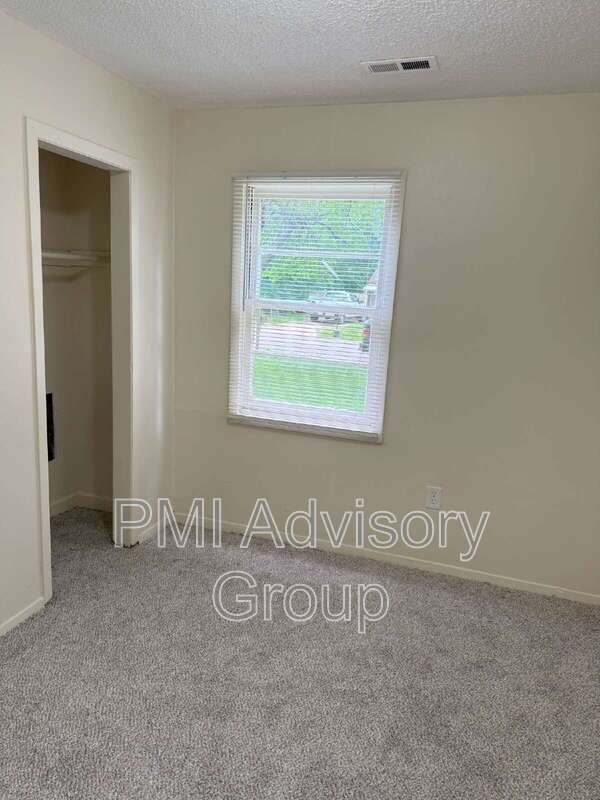 Building Photo - 412 SE 33rd Terrace