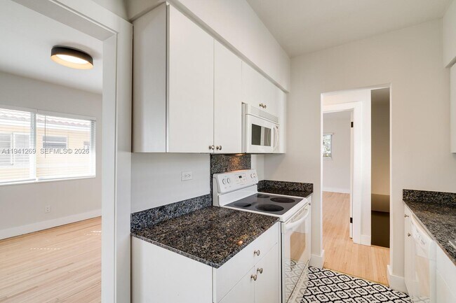 Building Photo - 2922 S Le Jeune Rd