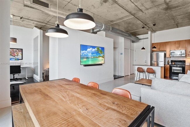 Building Photo - 2001 Biscayne Blvd