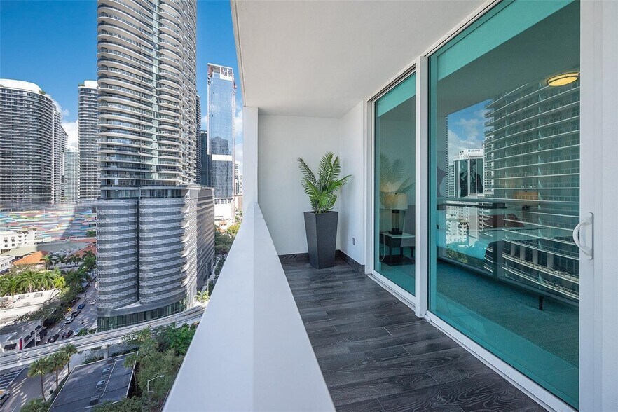 Building Photo - 1080 Brickell Ave