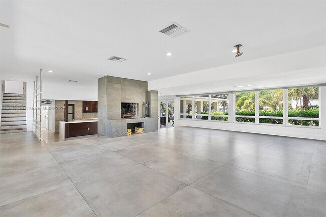 Building Photo - 1481 NE 104th St