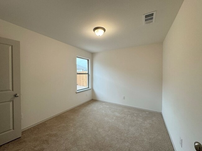 Building Photo - 2610 S County Rd