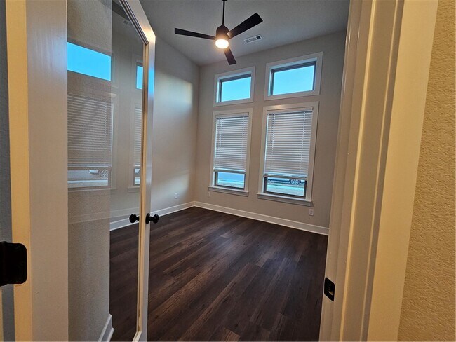Building Photo - 1450 Sessile Oak Wy