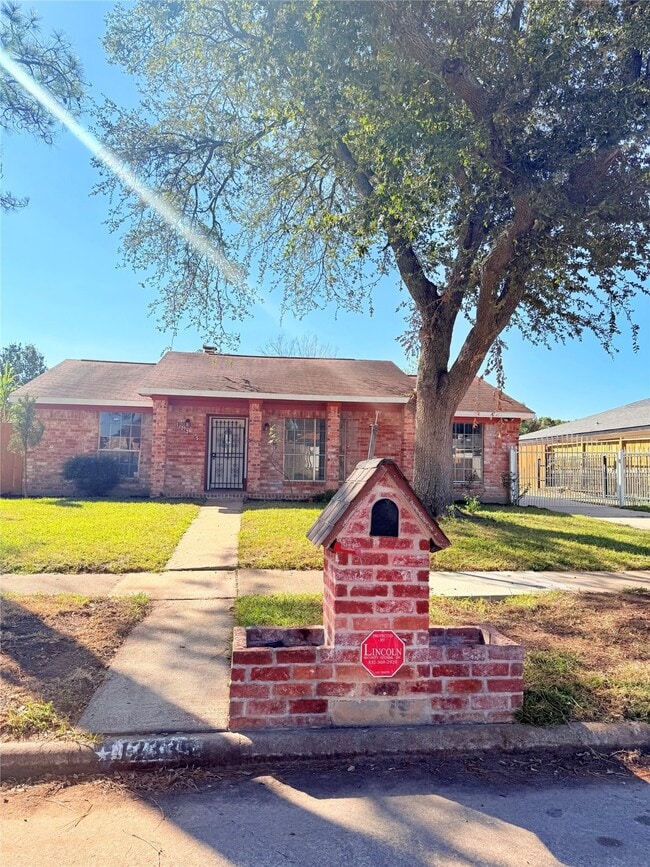 Building Photo - 12335 Huntington Field Dr