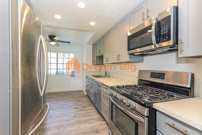 Building Photo - 2844 Oak Creek Dr