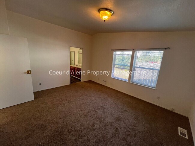 Building Photo - 25296 Vlazy Ln