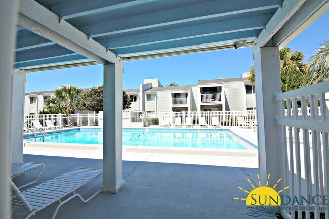 Building Photo - Lovely 2 Bedroom Waterfront Condo In Shalimar