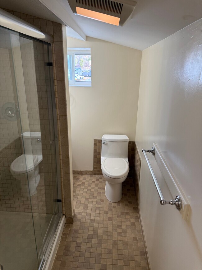 Building Photo - 1665 Central Ave