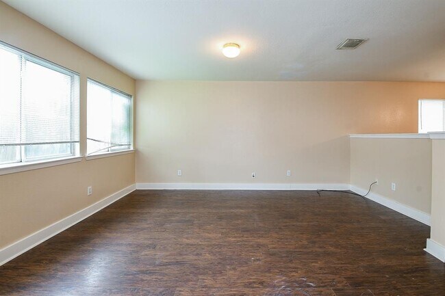 Building Photo - 5830 Silver Oak
