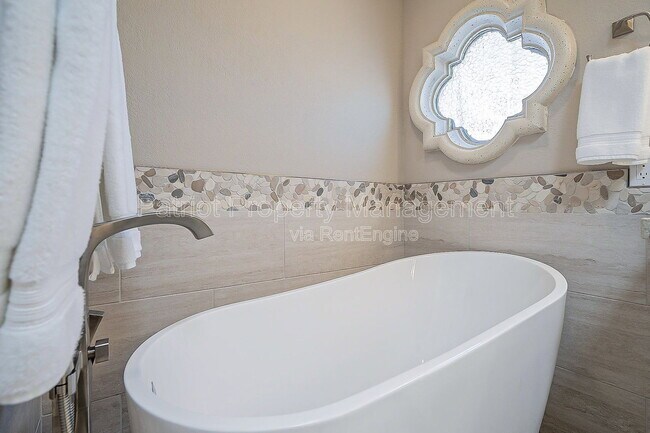 Building Photo - 10527 E Fanfol Ln