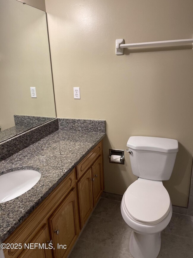 Building Photo - 7701 Baymeadows Cir W