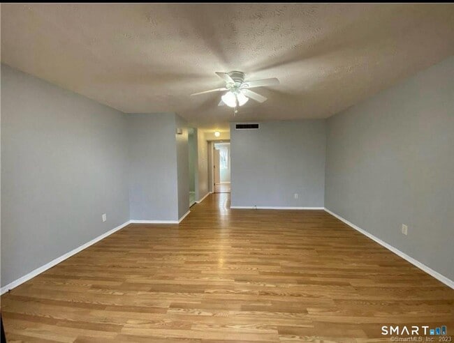 Building Photo - 165 Towne House Rd