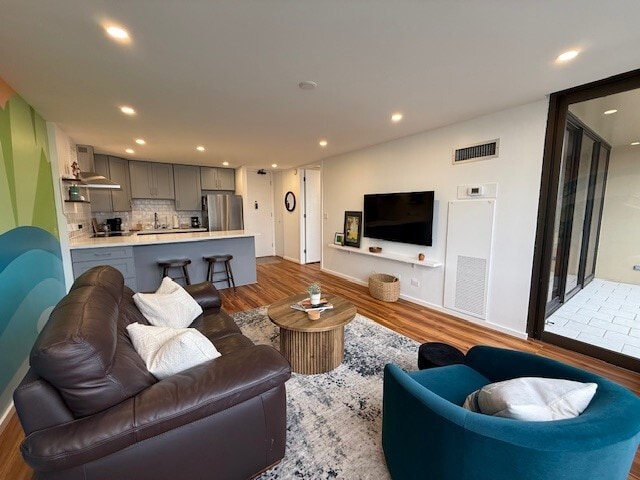 Building Photo - 411 Hobron Ln