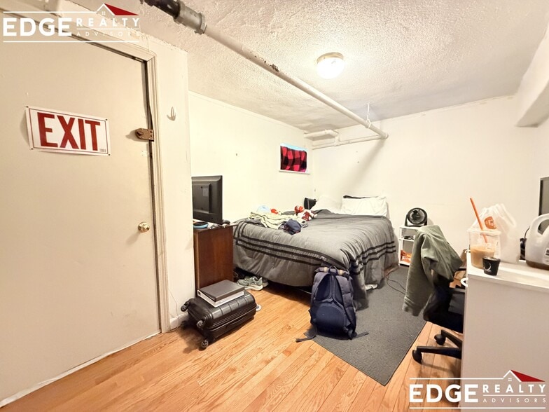 Building Photo - 76 Egmont St