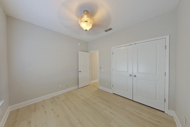 Building Photo - 303 Summercreek Cove