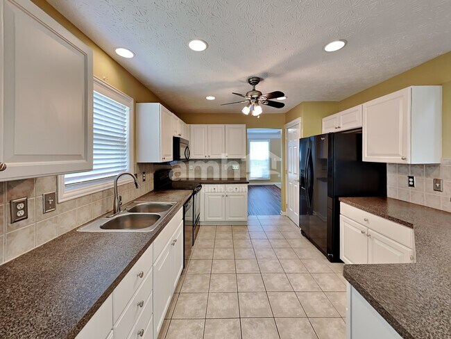 Building Photo - 422 Sunridge Dr
