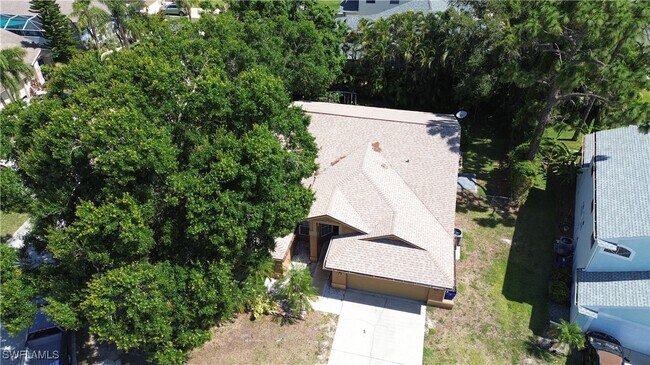 Building Photo - 9511 Cypress Dr N